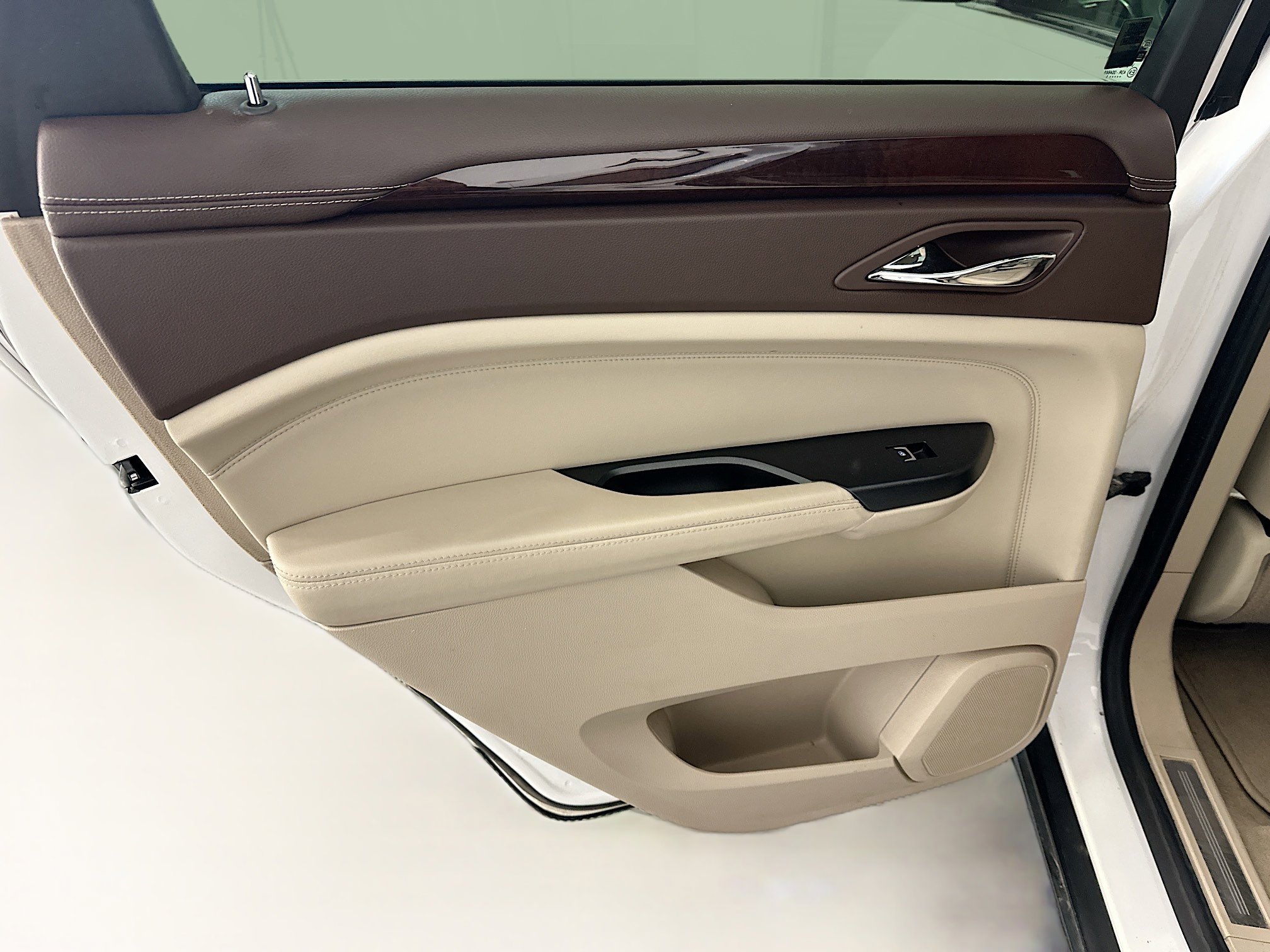 Used 2015 Cadillac SRX Luxury w/ Driver Awareness Package image 27