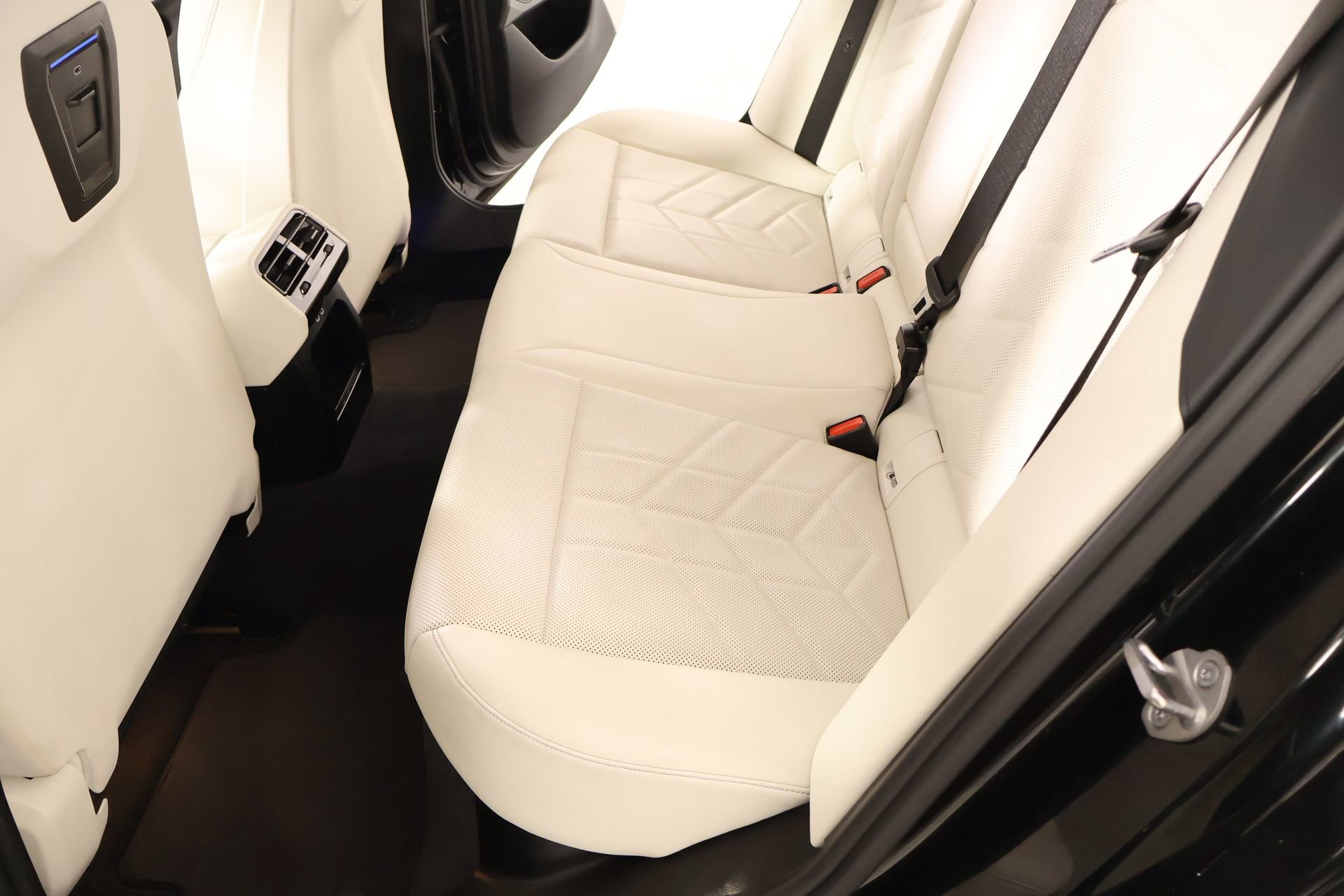 Used 2024 BMW 530i 530i w/ Premium Package image 13