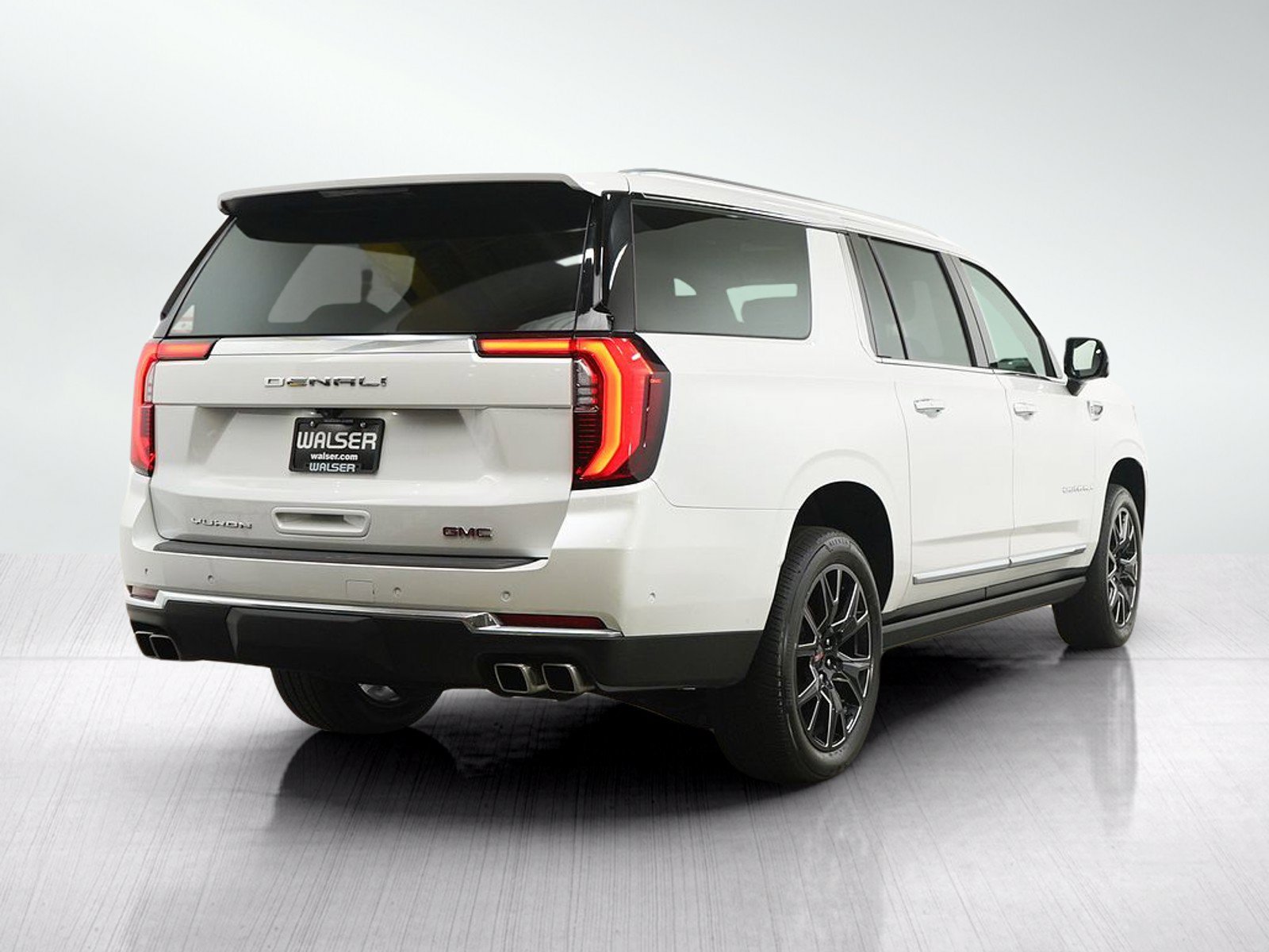 Used 2025 GMC Yukon XL Denali w/ Sun & Power Step Package AWD/4WD image 5