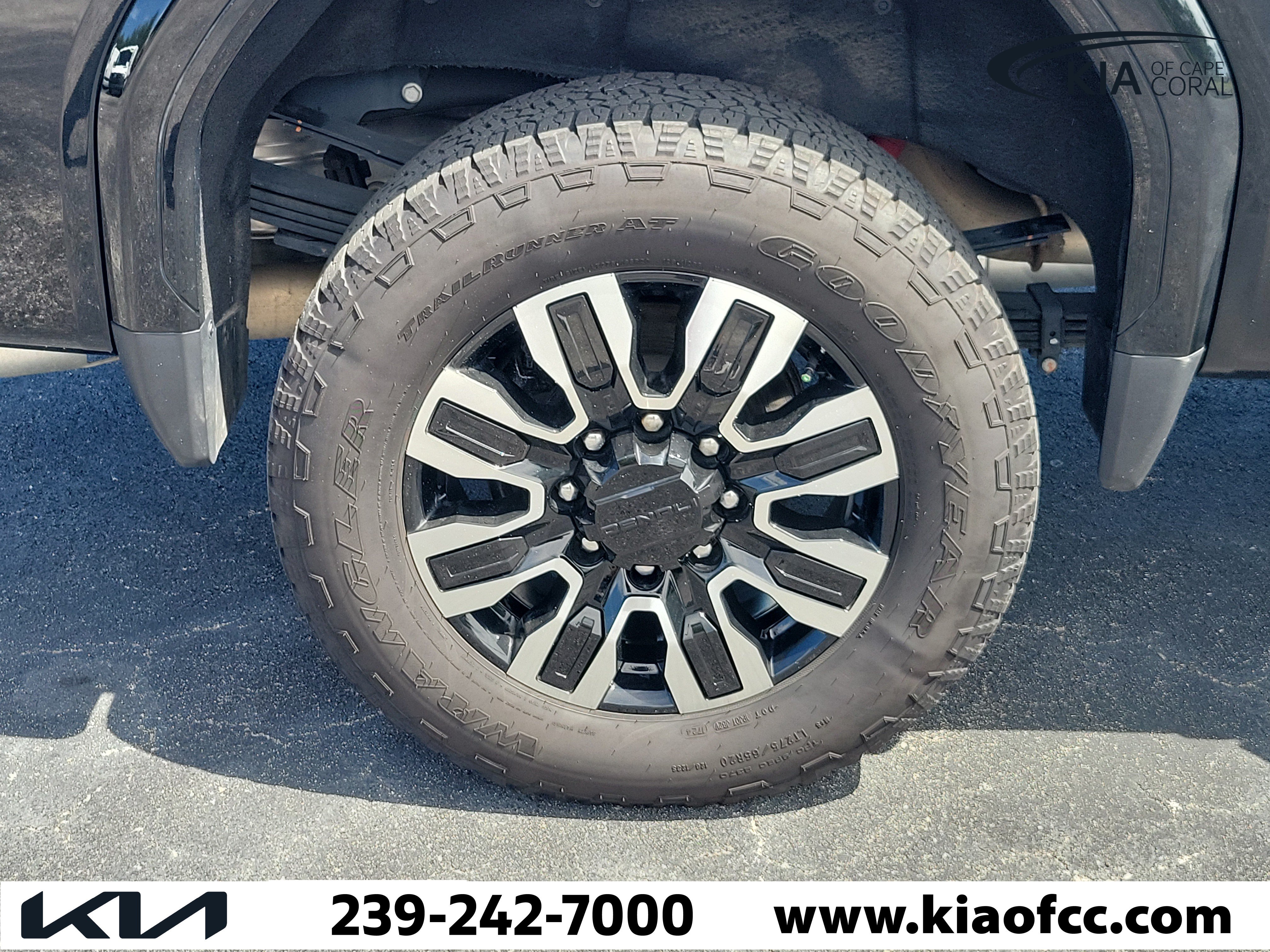 Used 2024 GMC Sierra 3500 Denali Ultimate AWD/4WD image 9