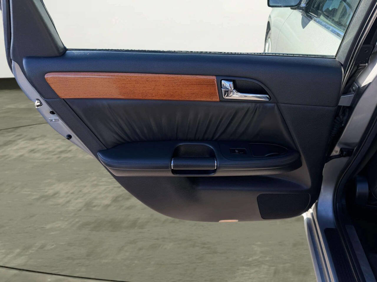 Used 2007 INFINITI M35 x w/ Technology Pkg image 19