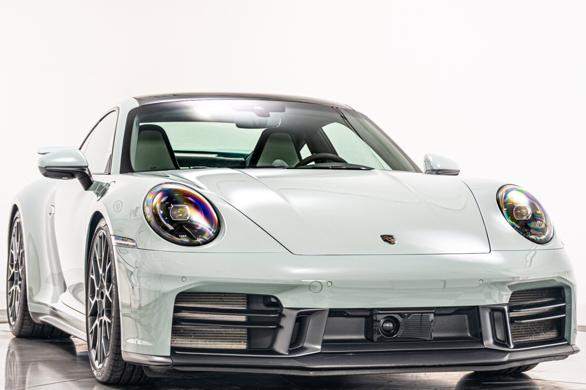 Used 2025 Porsche 911 Carrera image 3