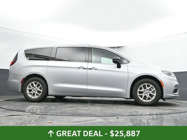 Used 2024 Chrysler Pacifica Touring-L image 53