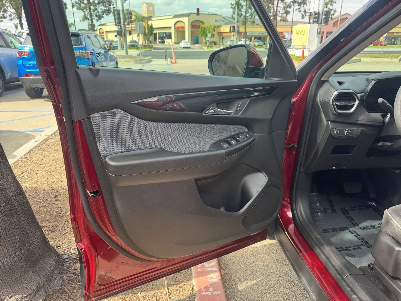 Used 2025 Chevrolet TrailBlazer LT FWD image 18