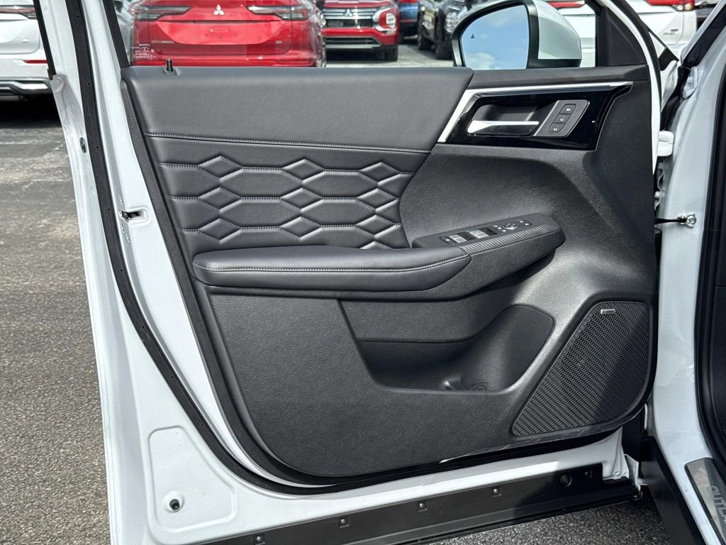 New 2026 Mitsubishi Outlander SEL image 18