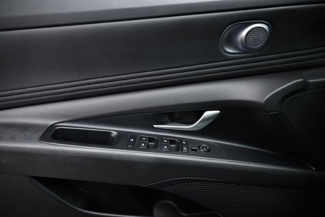 Used 2023 Hyundai Elantra SEL w/ Convenience Package image 13