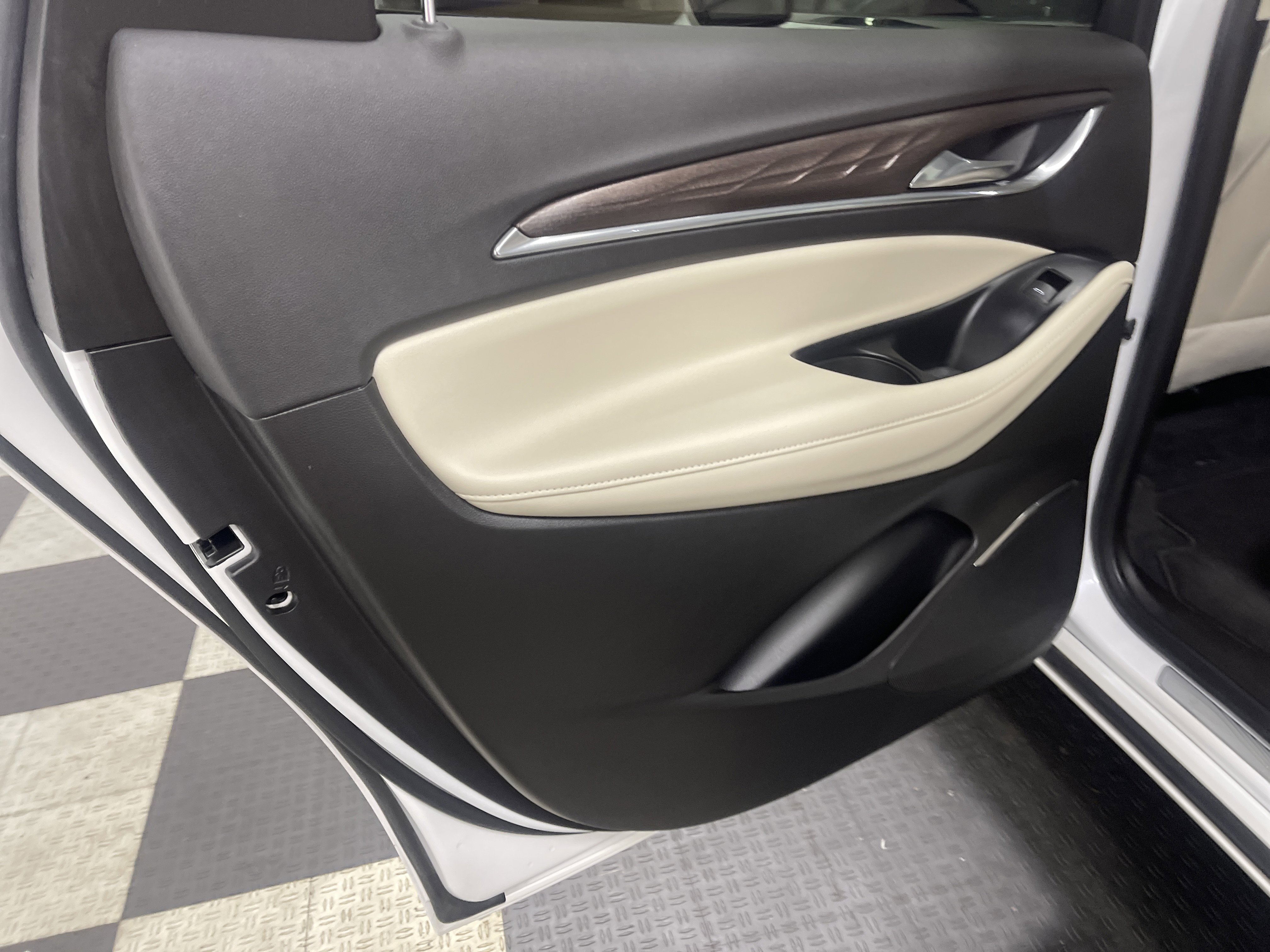 Used 2023 Buick Enclave Avenir w/ Avenir Technology Package AWD/4WD image 15