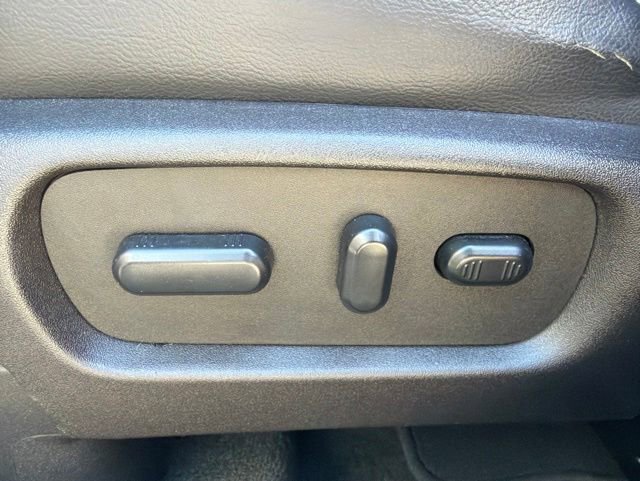 Used 2015 Ford Explorer XLT w/ Equipment Group 202A FWD image 11