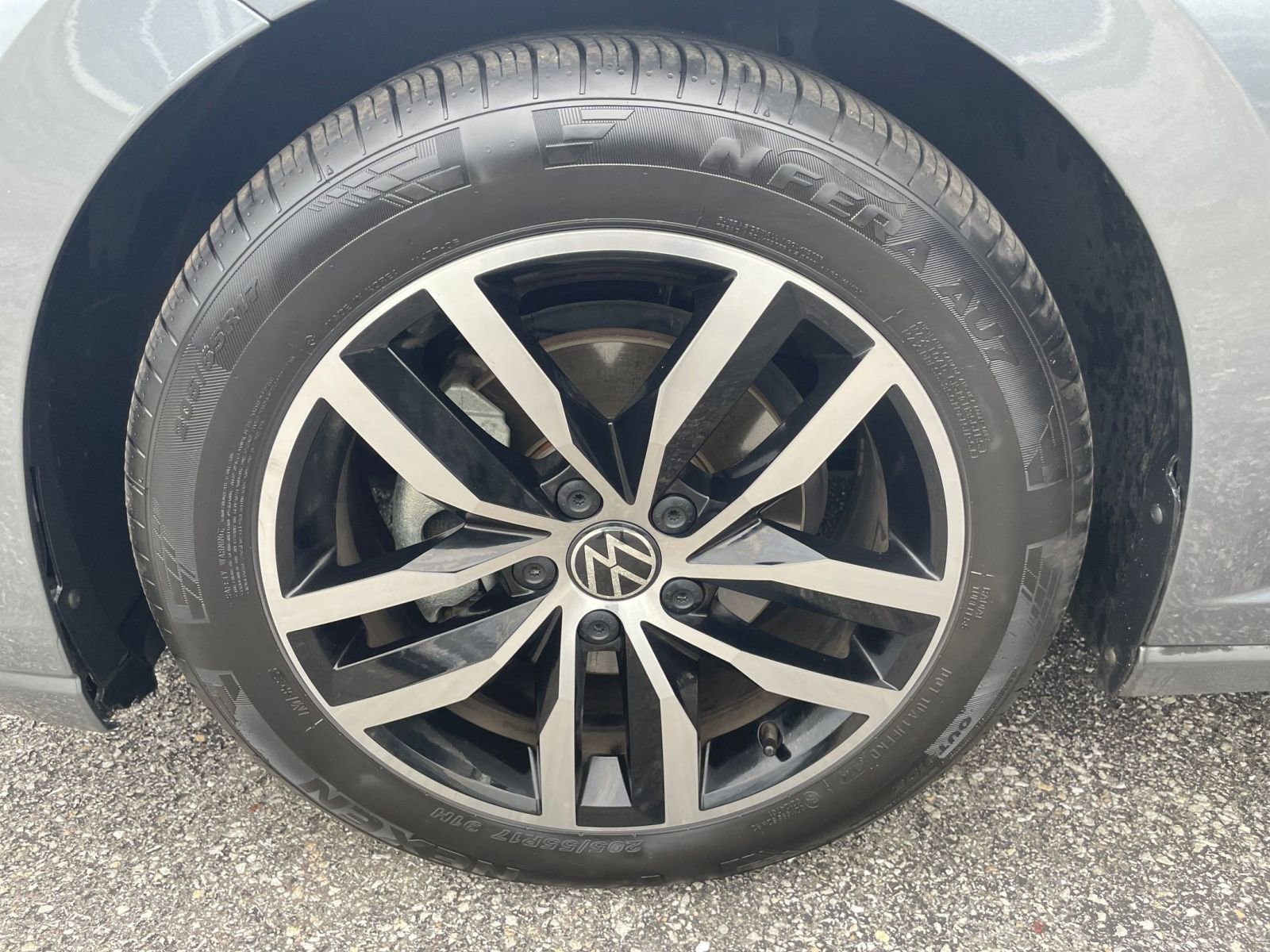 Used 2025 Volkswagen Jetta SE image 30