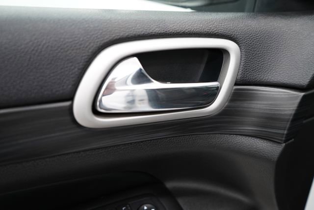 Used 2020 Jeep Grand Cherokee Altitude image 10