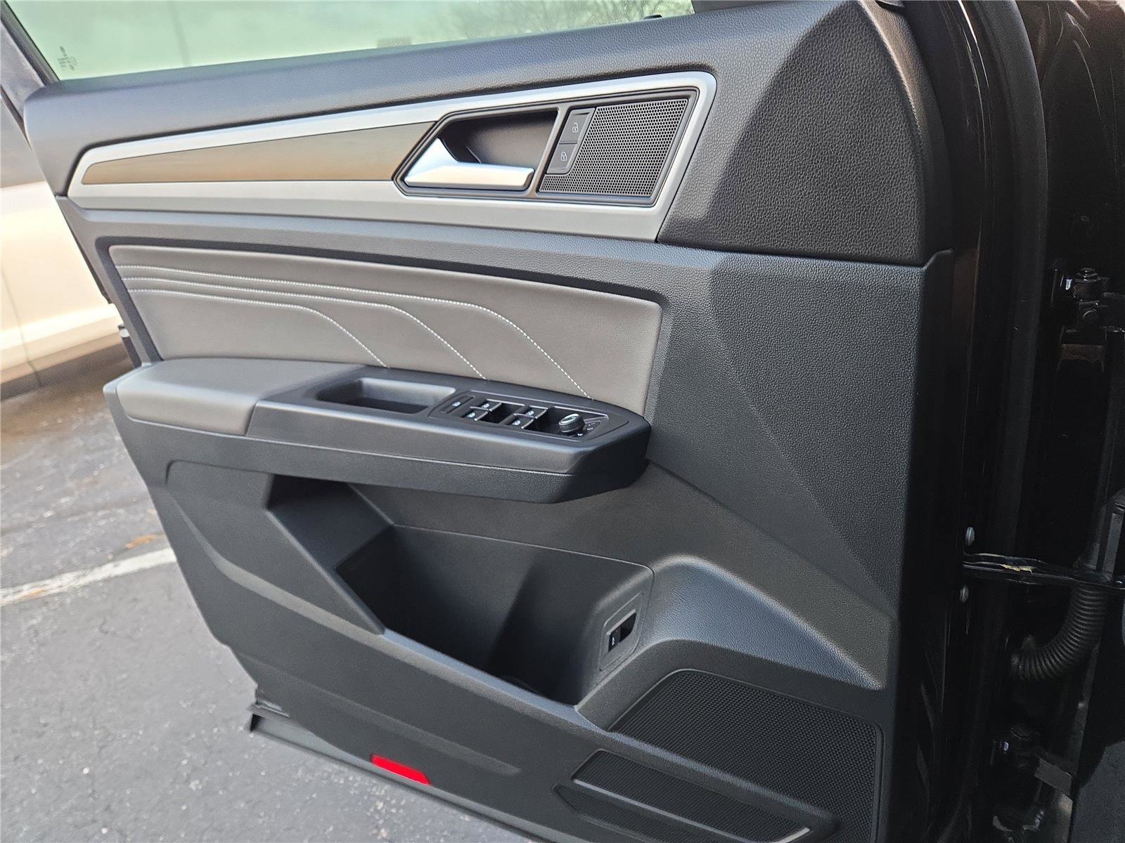 Used 2023 Volkswagen Atlas SE image 14