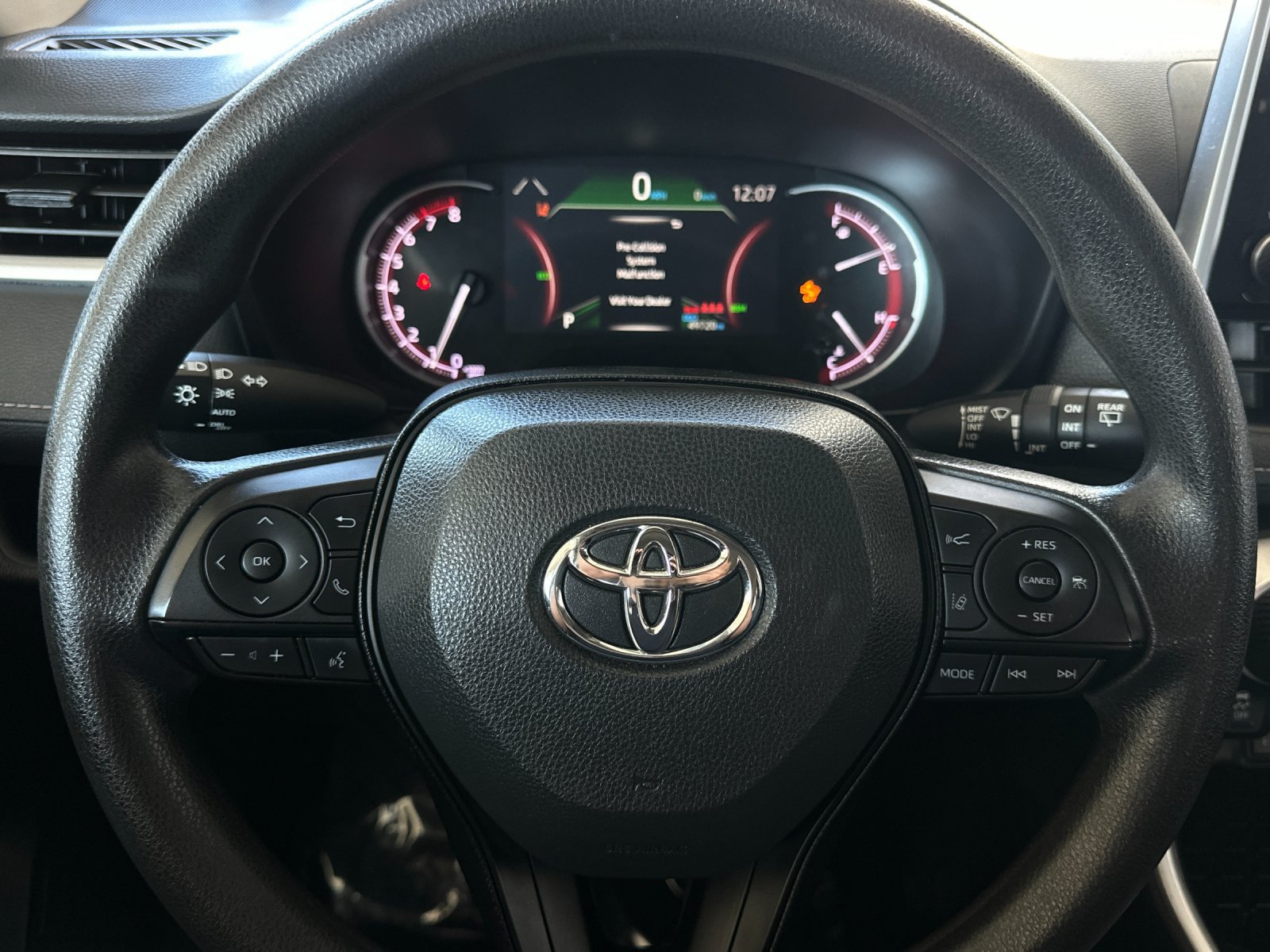 Used 2025 Toyota RAV4 XLE FWD image 21