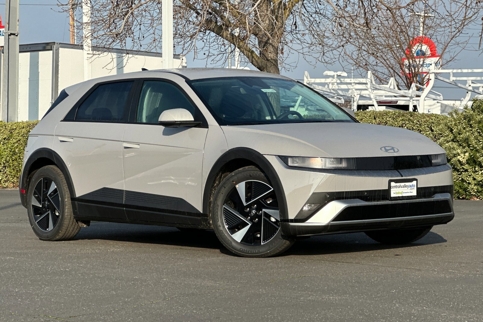 New 2026 Hyundai Ioniq 5 SE image 2