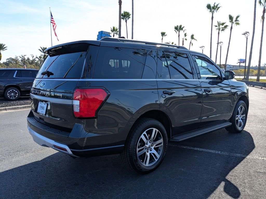 Used 2024 Ford Expedition XLT image 4