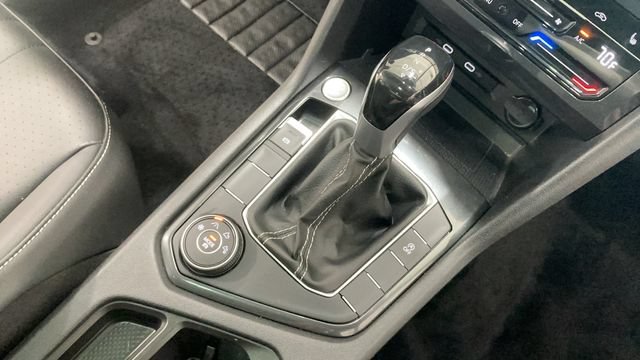 Used 2022 Volkswagen Tiguan SE AWD/4WD image 13
