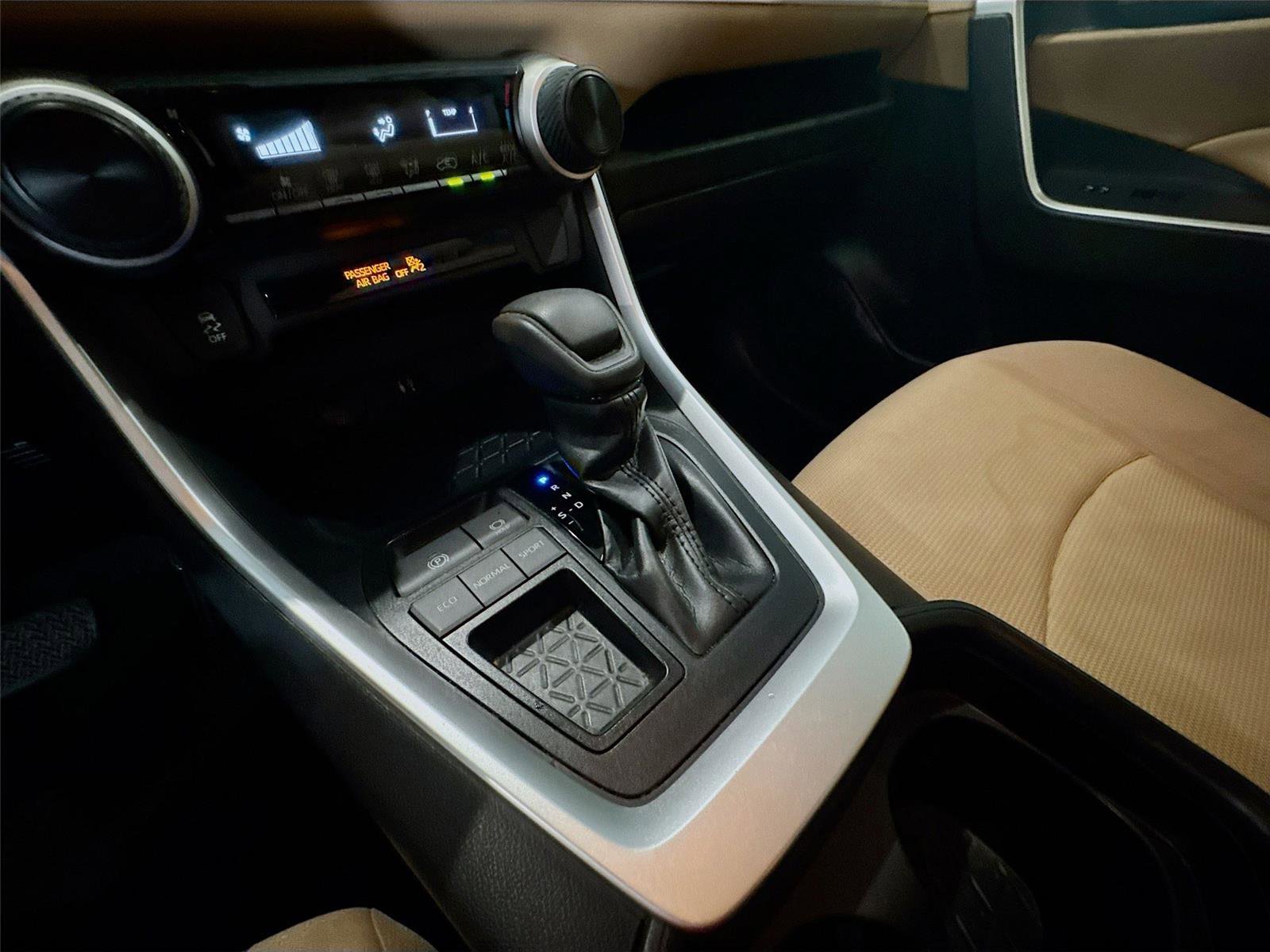 Used 2019 Toyota RAV4 LE image 13