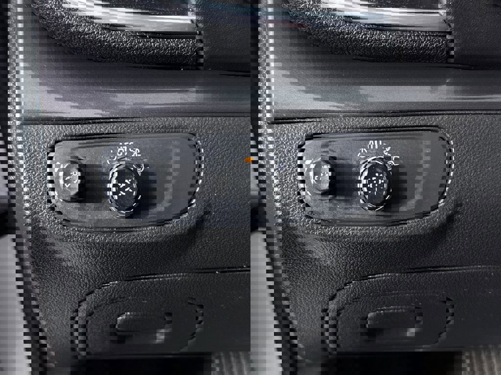 Used 2021 Buick Encore Preferred w/ Safety Package II image 25