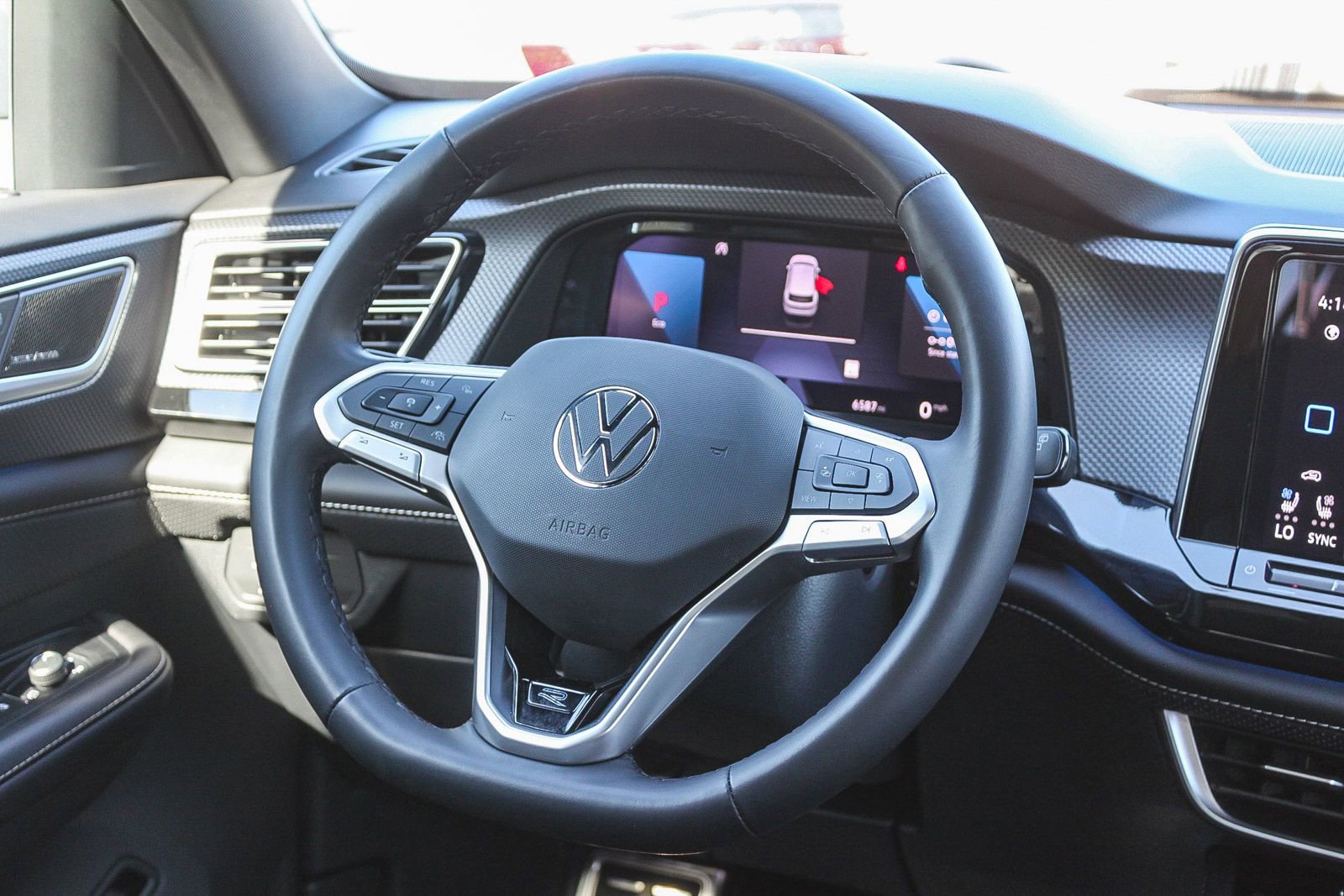 Used 2025 Volkswagen Atlas Cross Sport SEL Premium R-Line AWD/4WD image 16