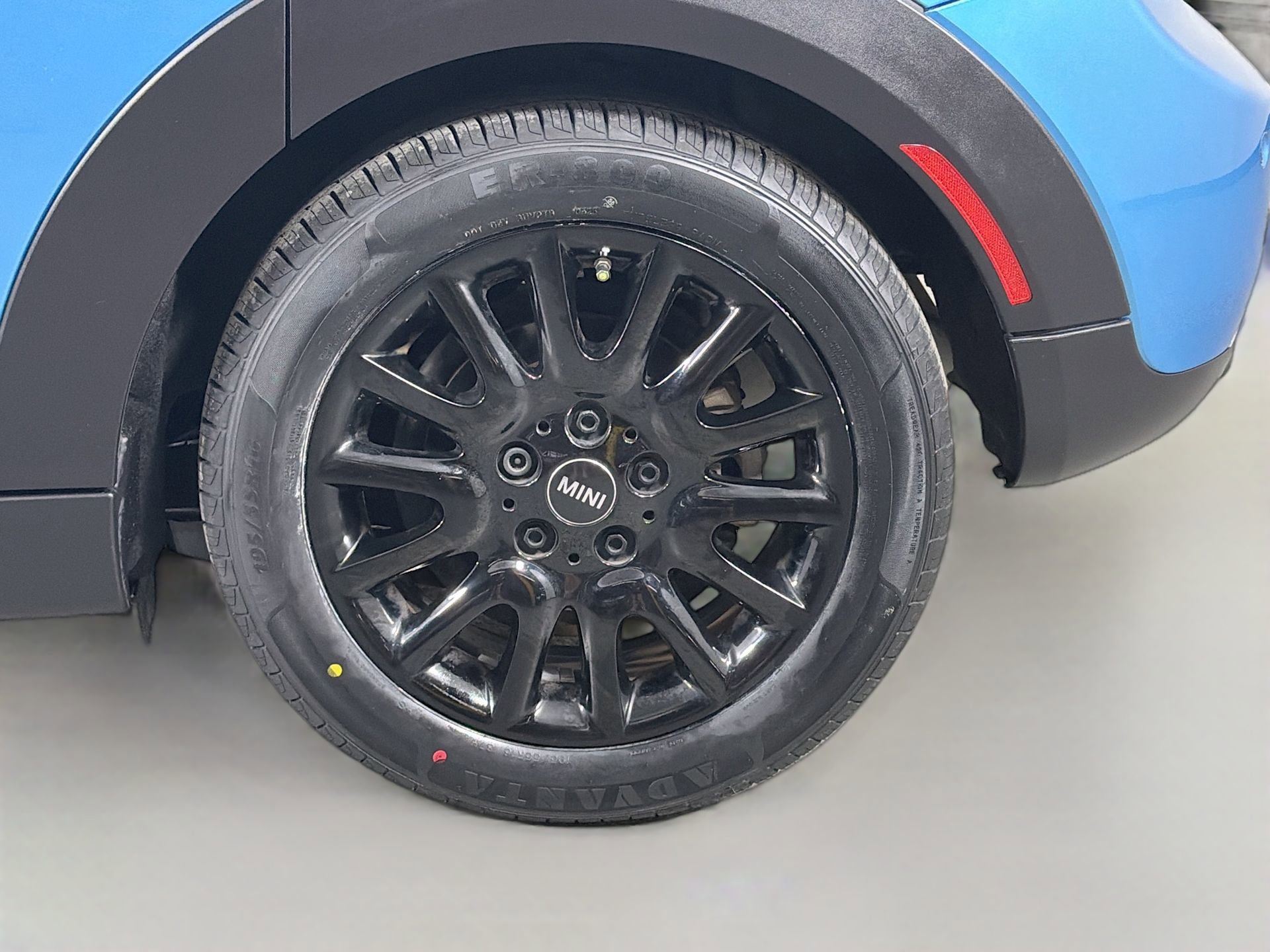 Used 2019 MINI Cooper 4-Door Hardtop w/ Storage Package image 32