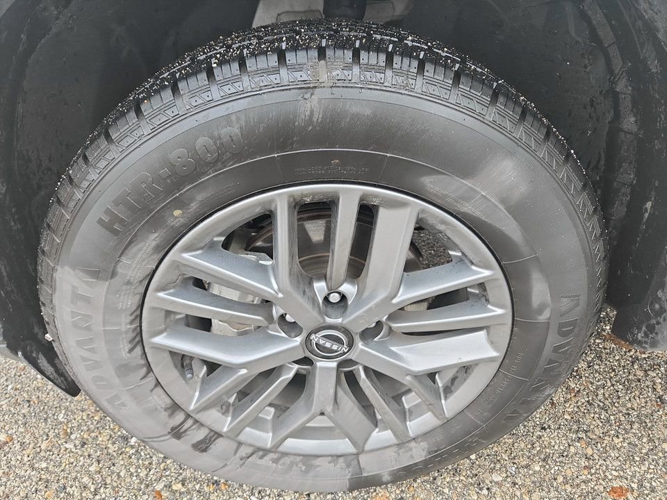 Used 2024 Nissan Rogue S image 33