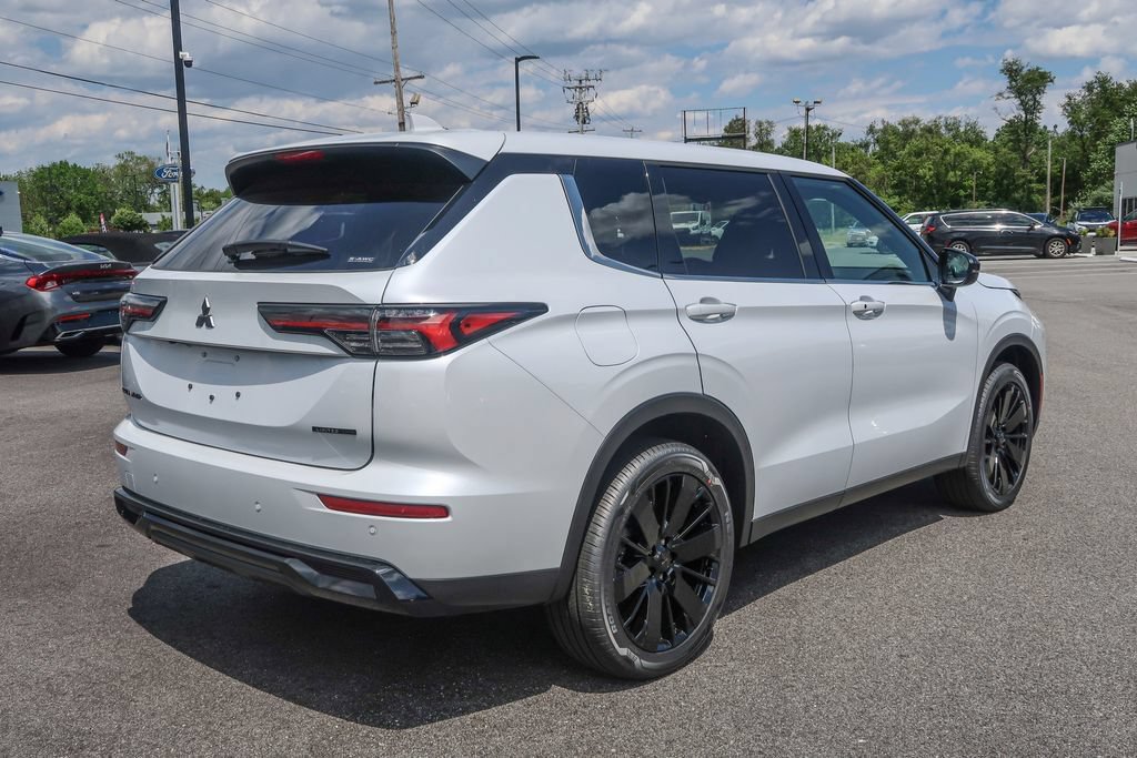 New 2026 Mitsubishi Outlander LE AWD/4WD image 9