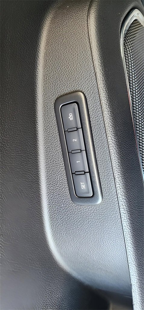 Used 2020 GMC Yukon SLT w/ Premium Edition image 13