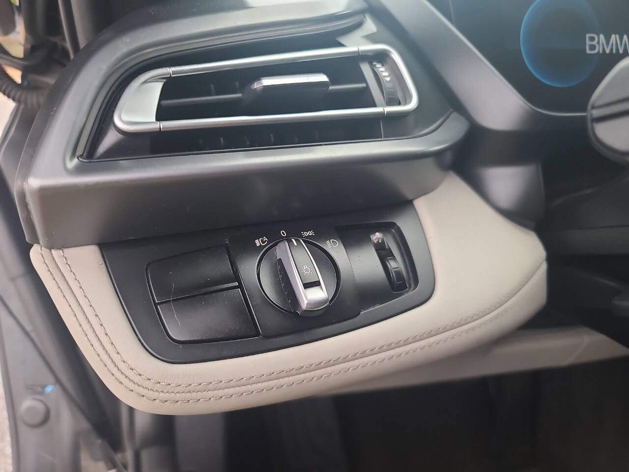 Used 2015 BMW i8 image 20