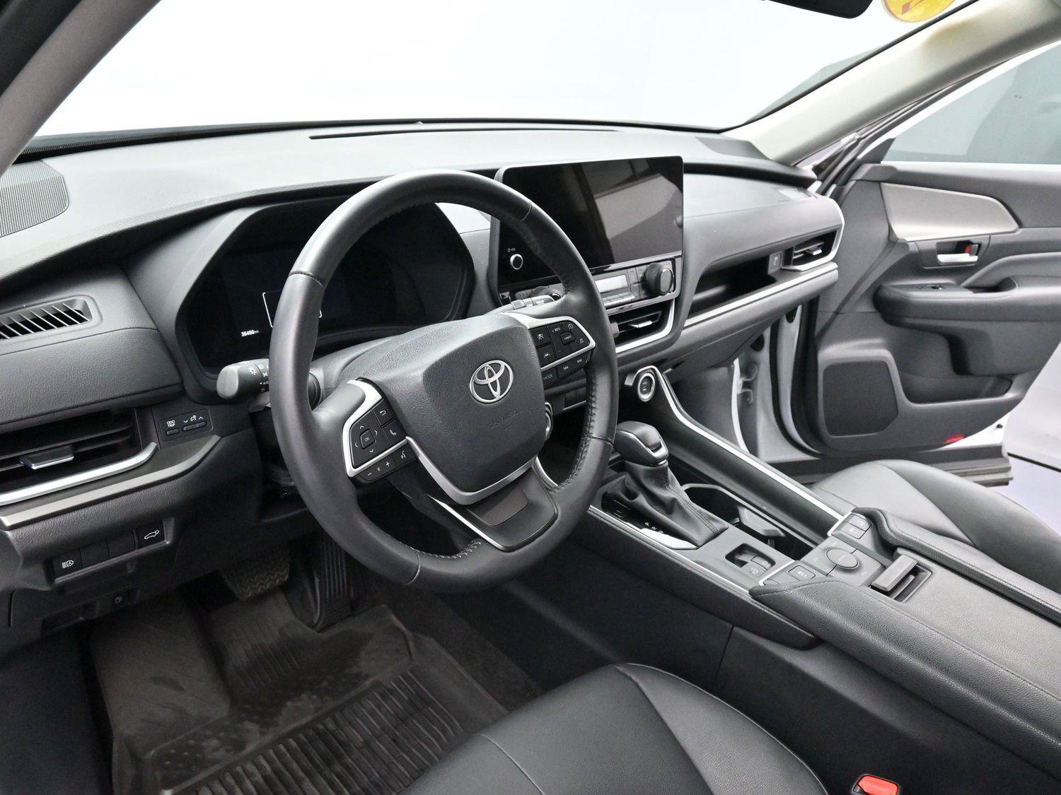 Used 2024 Toyota Grand Highlander XLE image 16