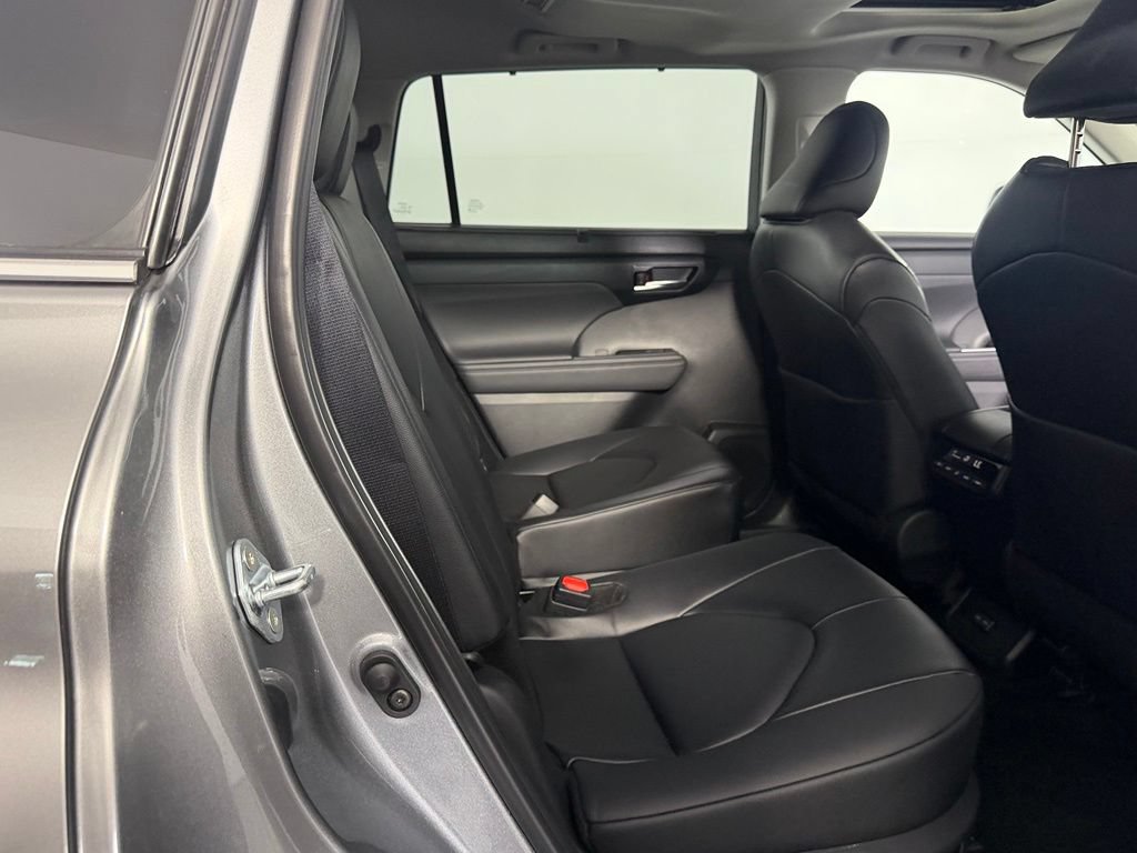 Used 2026 Toyota Highlander XLE AWD/4WD image 26
