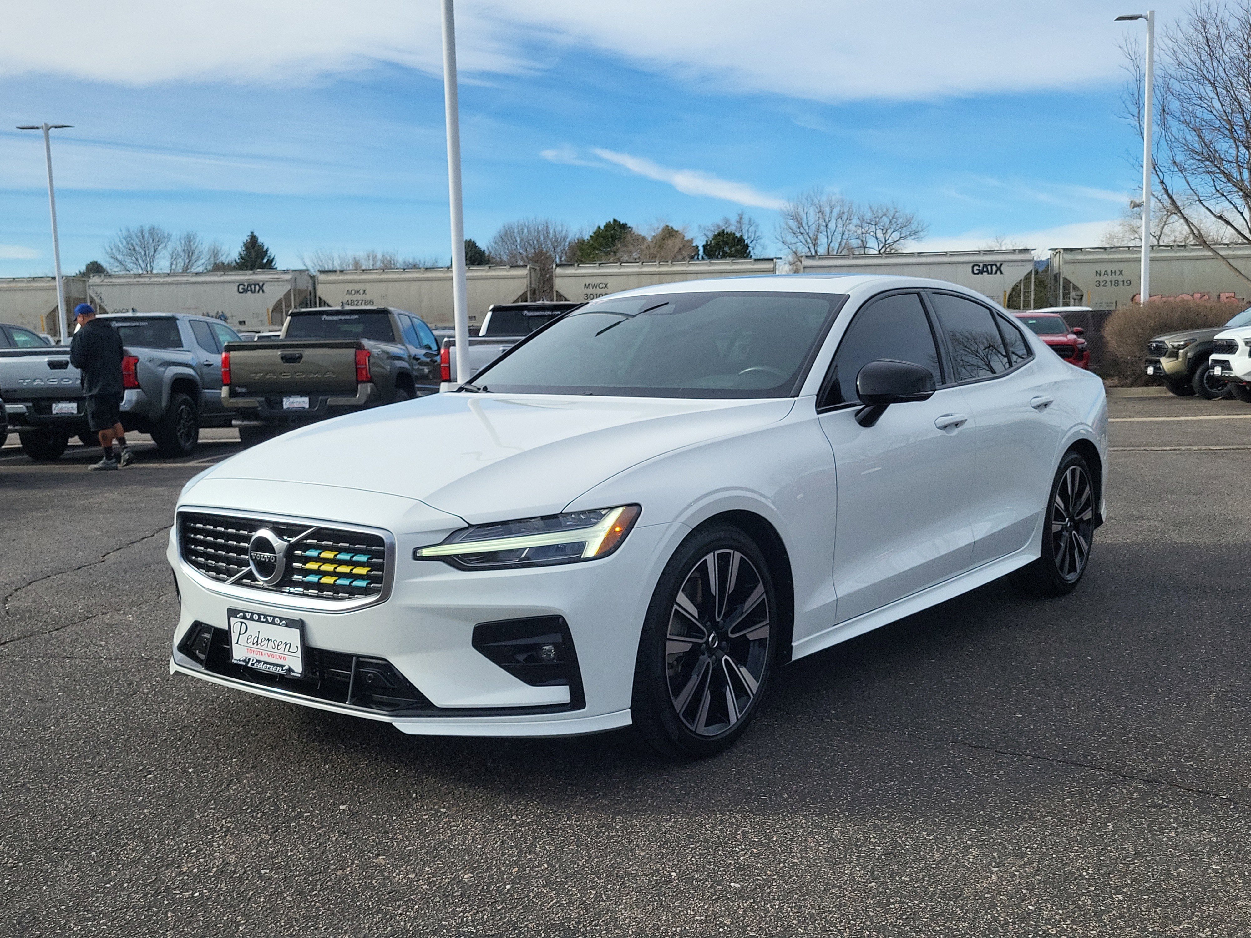 Used 2020 Volvo S60 T6 R-Design w/ Protection Package Premier image 4