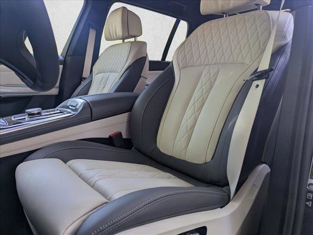 Used 2025 BMW X7 xDrive40i w/ M Sport Package image 4