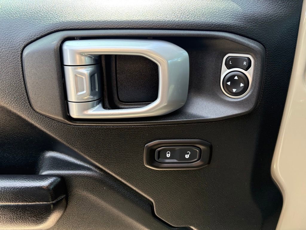 Used 2020 Jeep Gladiator Rubicon w/ LED Lighting Group AWD/4WD image 18