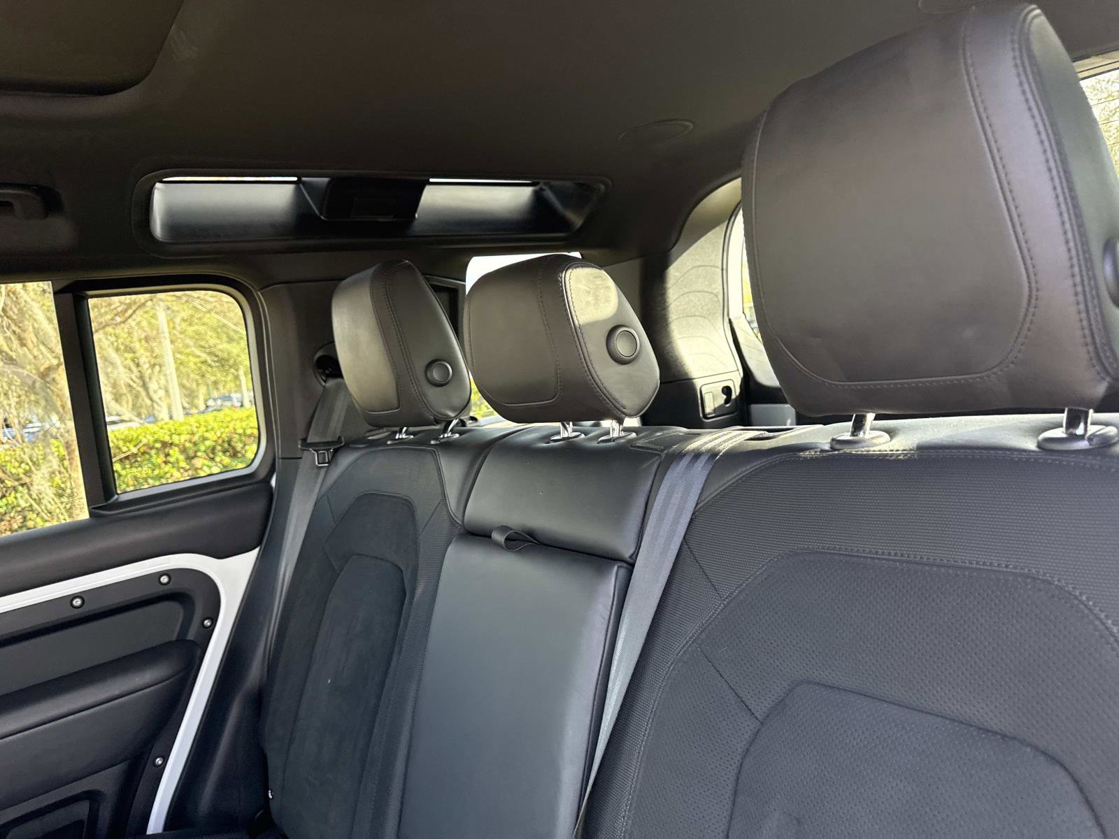 Used 2023 Land Rover Defender 110 V8 image 14