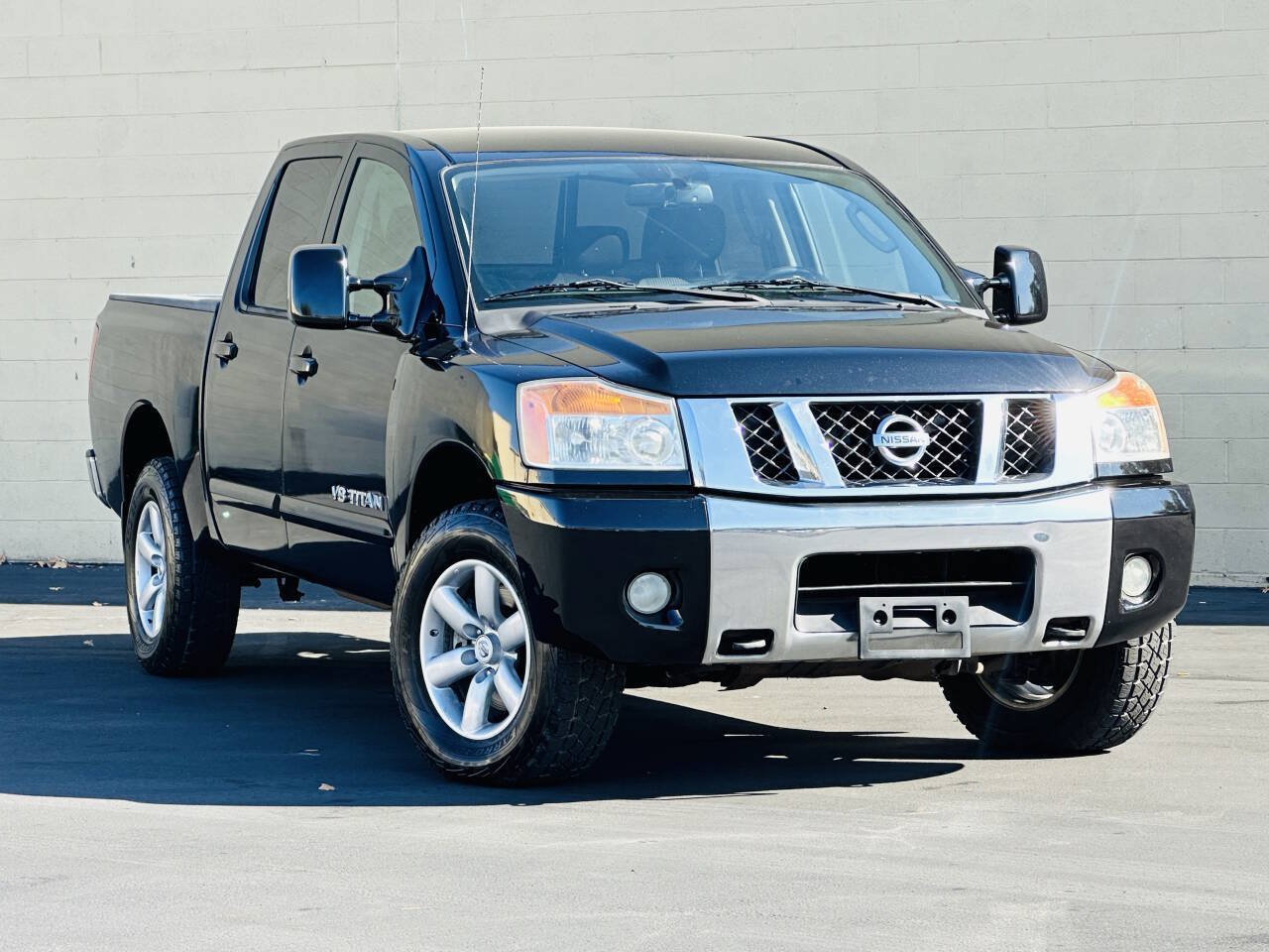Used 2010 Nissan Titan SE w/ SE Value Truck Pkg AWD/4WD image 1