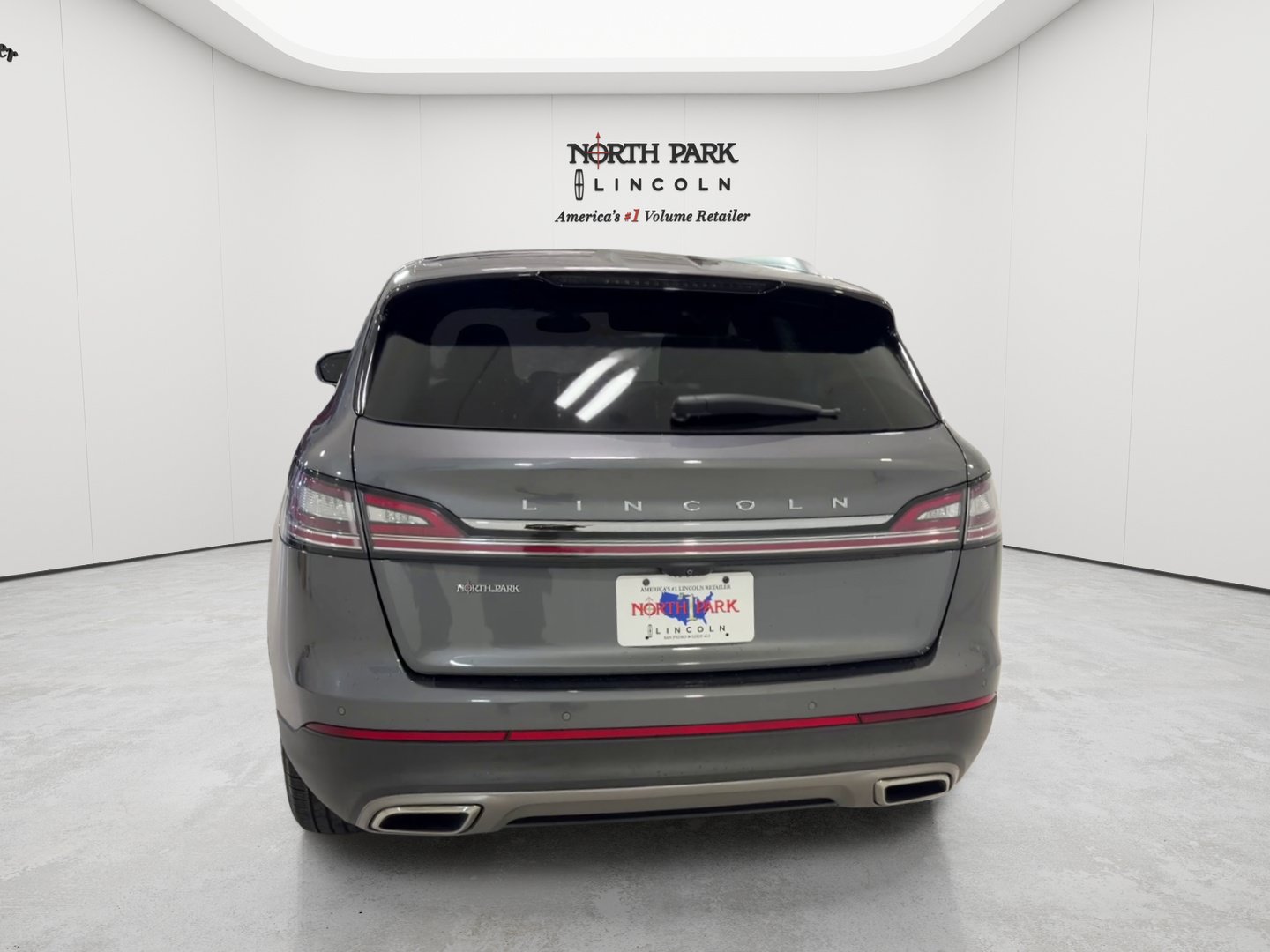Used 2023 Lincoln Nautilus FWD w/ Premium Package image 4