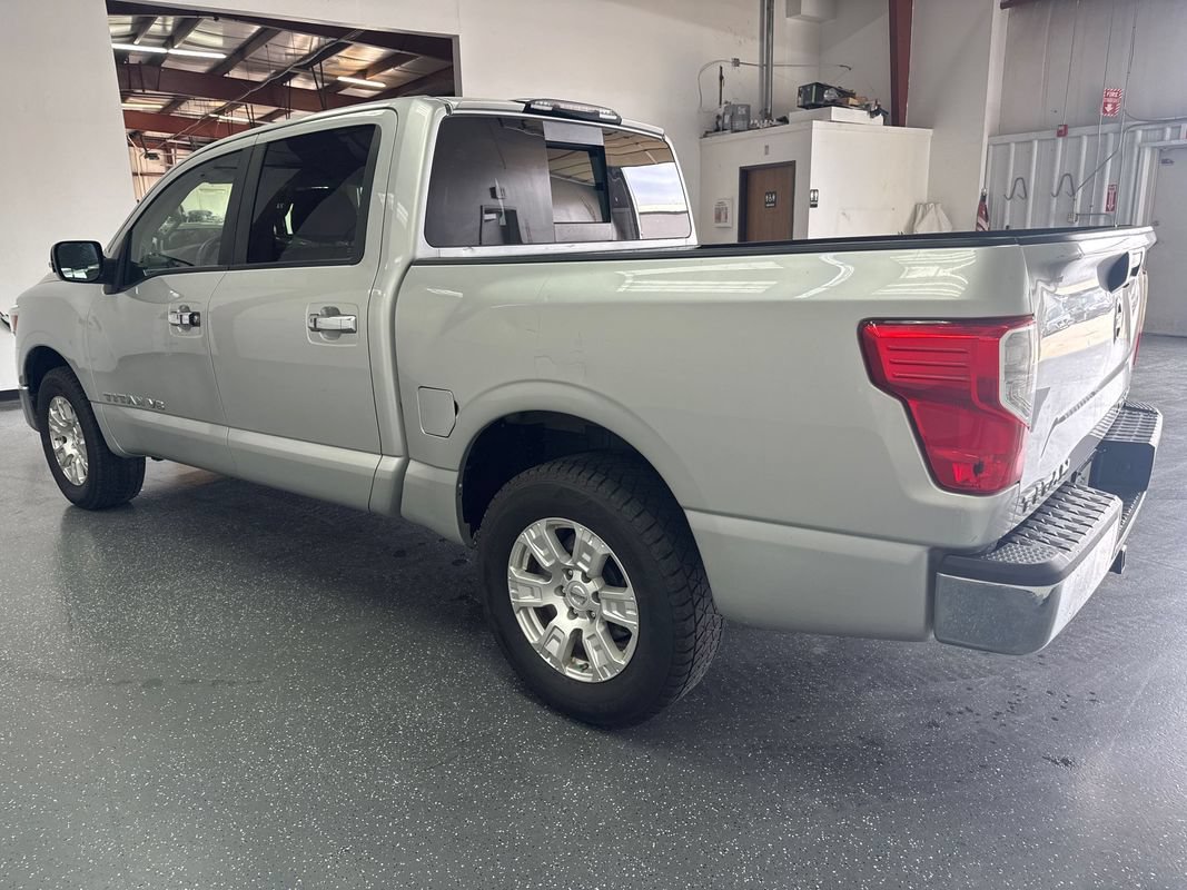 Used 2018 Nissan Titan SV AWD/4WD image 5