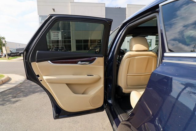 Used 2017 Cadillac XT5 Luxury w/ Driver Awareness Package image 43