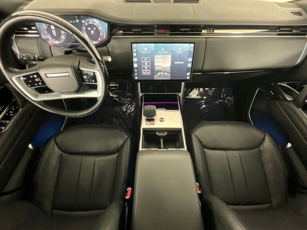 Certified 2025 Land Rover Range Rover SE AWD/4WD image 14
