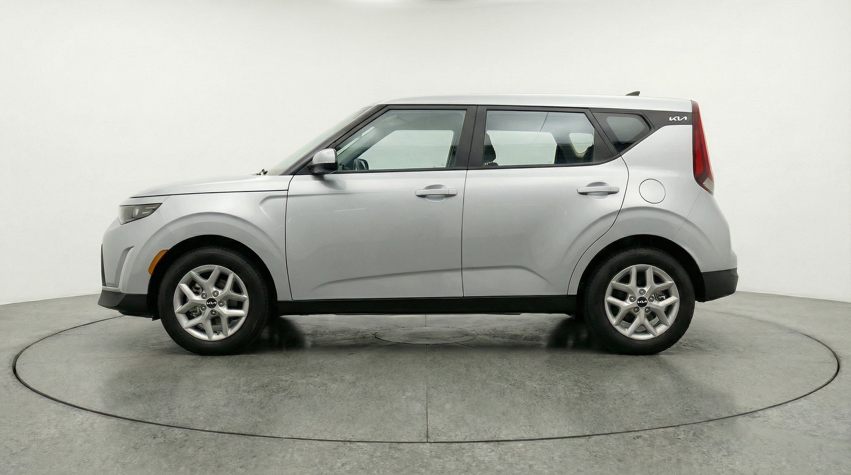 Used 2025 Kia Soul LX w/ LX Technology Package image 5