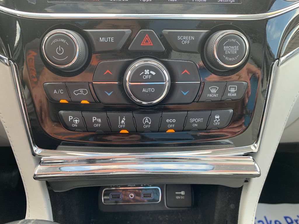 Used 2021 Jeep Grand Cherokee Summit AWD/4WD image 29