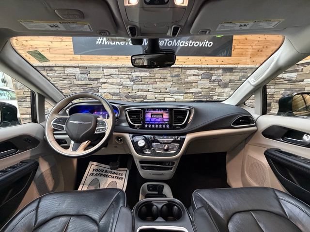 Used 2017 Chrysler Pacifica Limited w/ UConnect Theater Package FWD image 18
