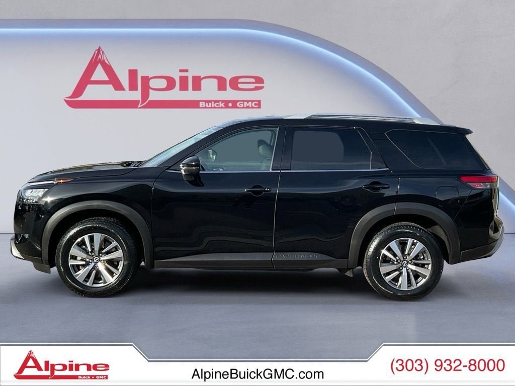 Used 2025 Nissan Pathfinder SL AWD/4WD image 2