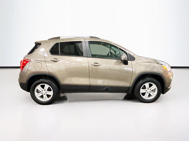 Used 2022 Chevrolet Trax LT w/ LT Convenience Package image 5