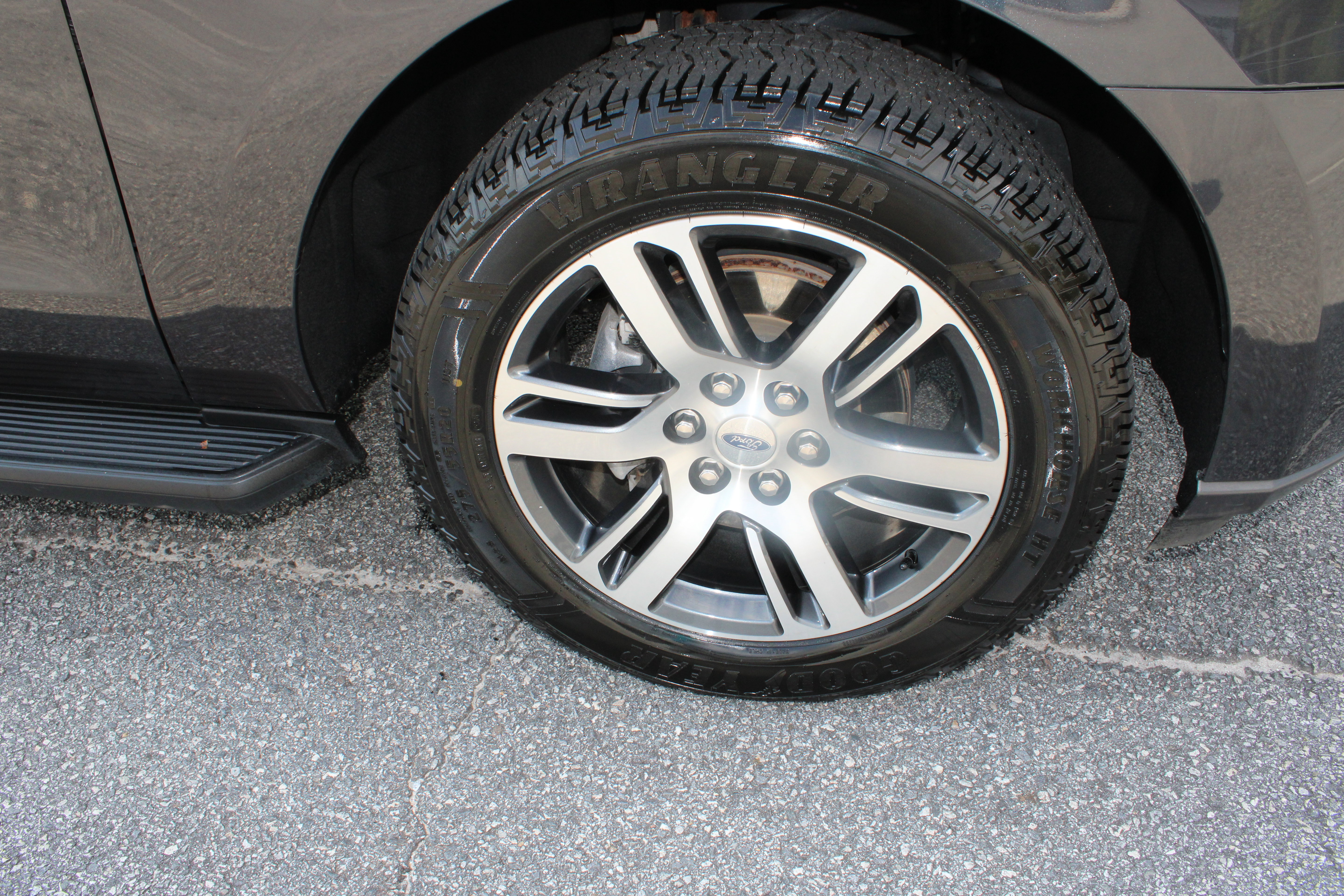 Used 2024 Ford Expedition Limited RWD image 9