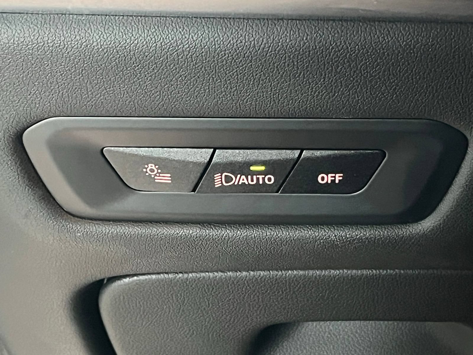 Used 2025 BMW X5 xDrive50e AWD/4WD image 33