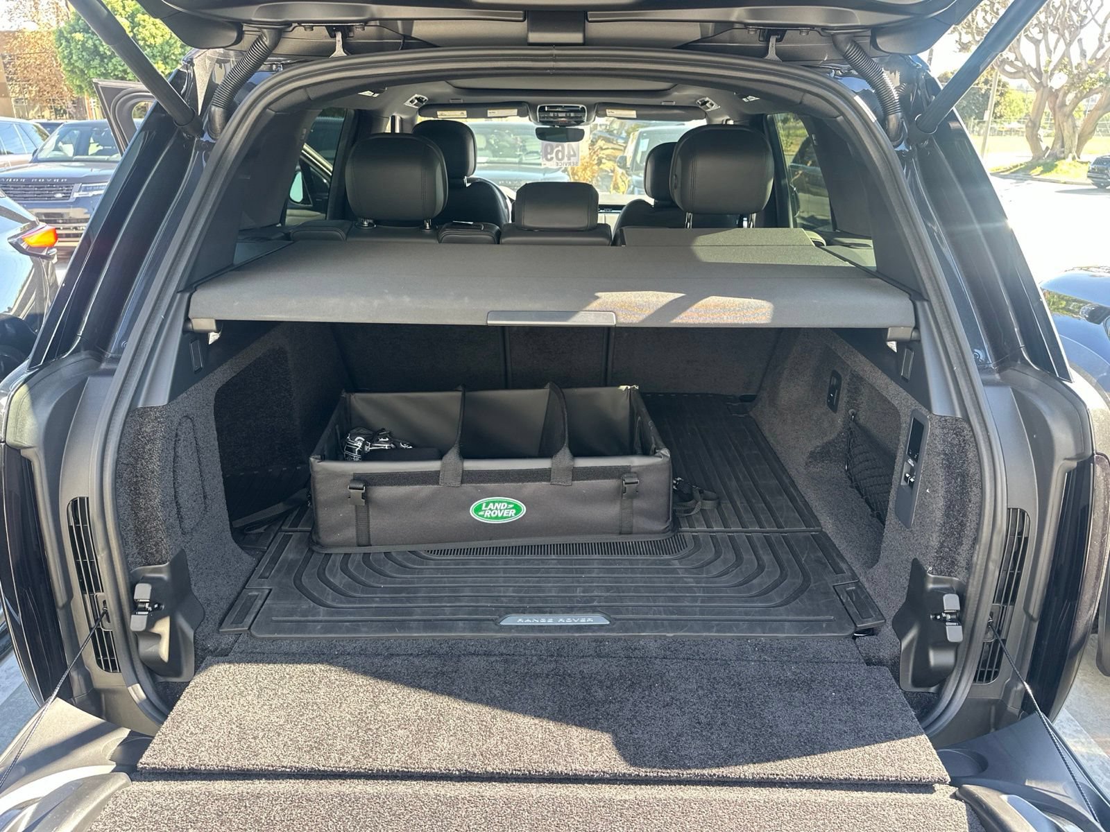 Certified 2025 Land Rover Range Rover SE AWD/4WD image 21