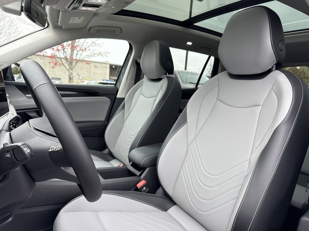 New 2026 Volkswagen Tiguan SE image 12