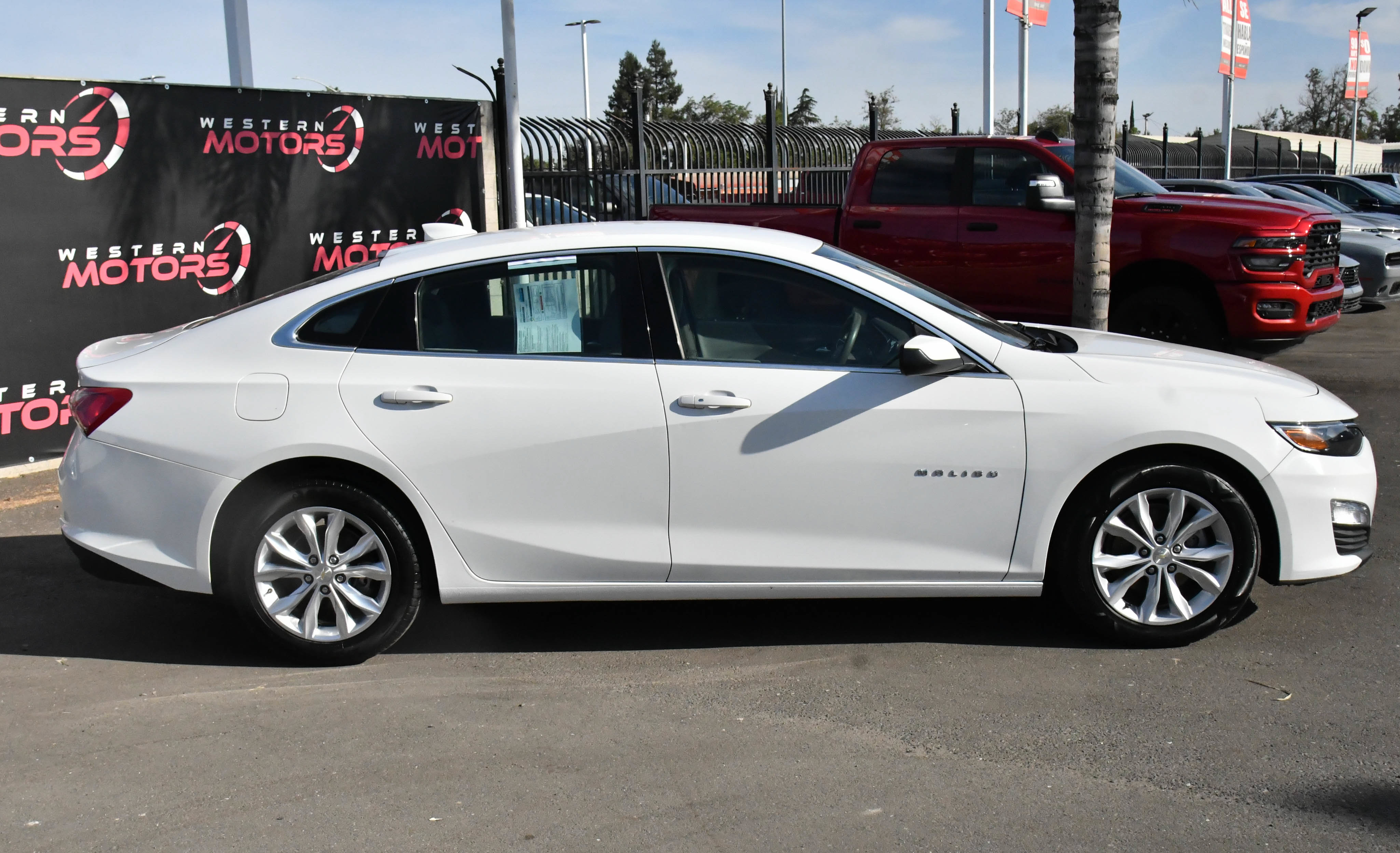 Used 2022 Chevrolet Malibu LT FWD image 9