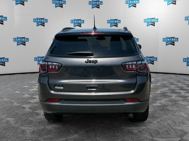 Used 2022 Jeep Compass Latitude w/ Sun and Sound Group AWD/4WD image 4