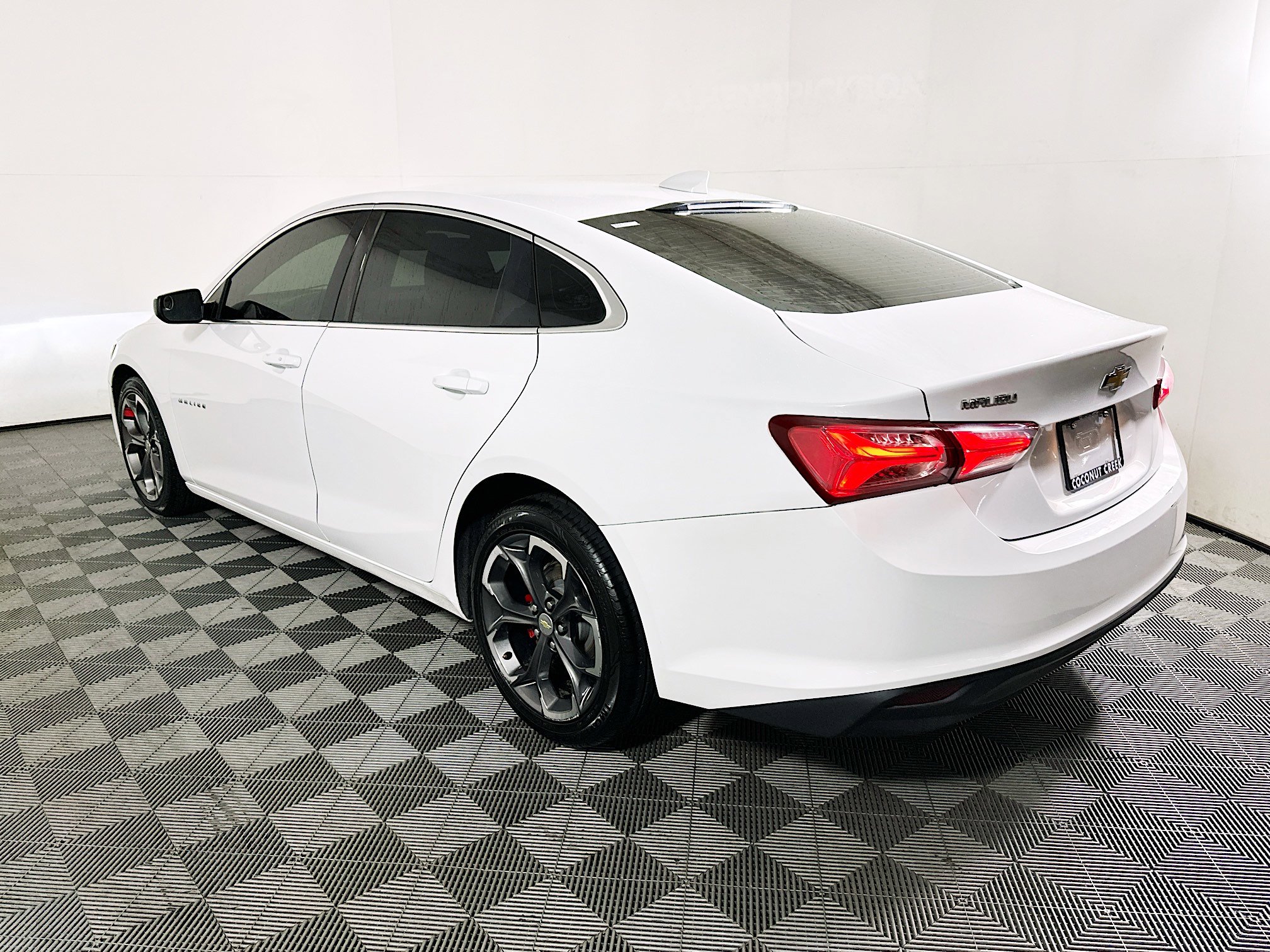 Used 2021 Chevrolet Malibu LT FWD image 5